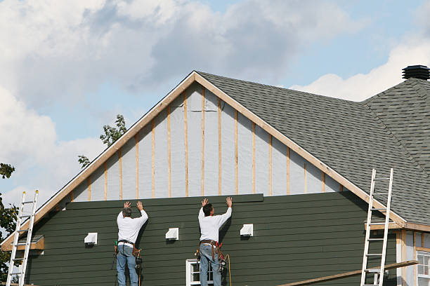 Professional Siding technician working in Chesapeake, VA